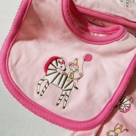 Gymboree Brand New Baby Zebra Used blanket, NWT 0-3 month sleeper & Bib. - Picture 3 of 4
